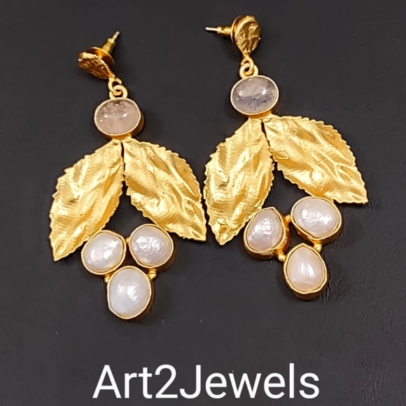 Earring - Picture 1 of 1